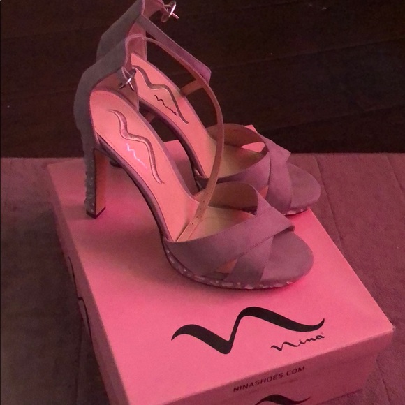 Gray Suede Dress Pumps NIB - Picture 5 of 5